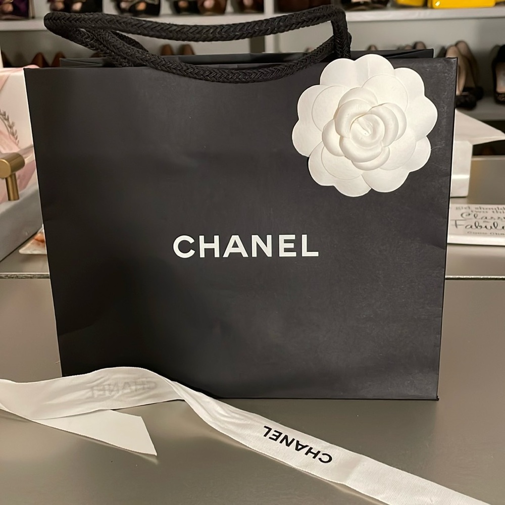 chanel shopping bag with ribbon and flower 🌸